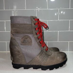 SOREL women’s wedged boots